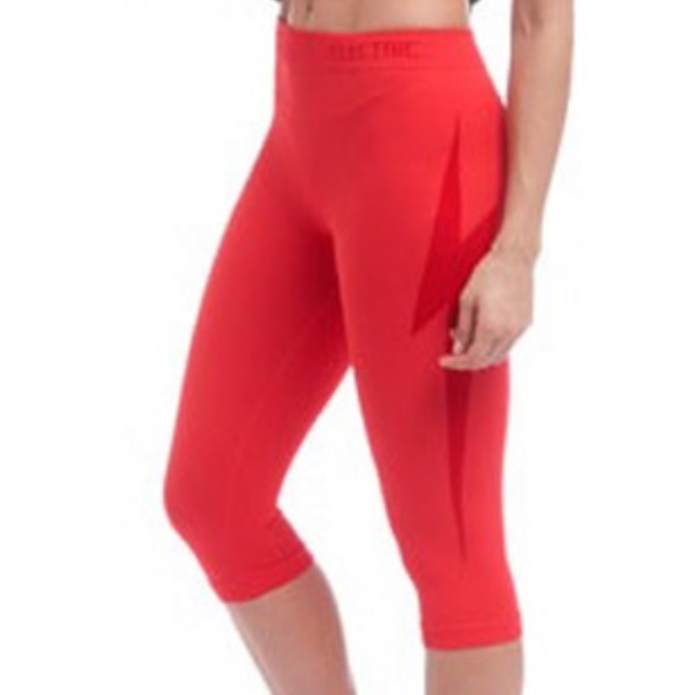 Seamless sultry red Electric Yoga cropped pants